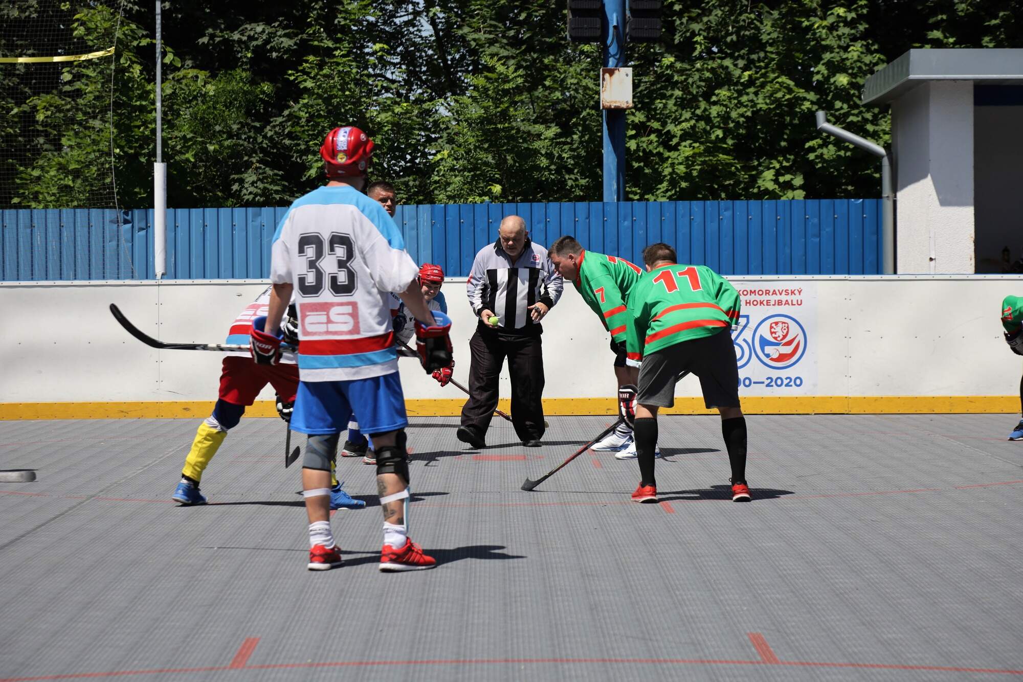 V prvních dvou charitativních aukcích se vydražili sportovní předměty za více než 60 tisíc korun